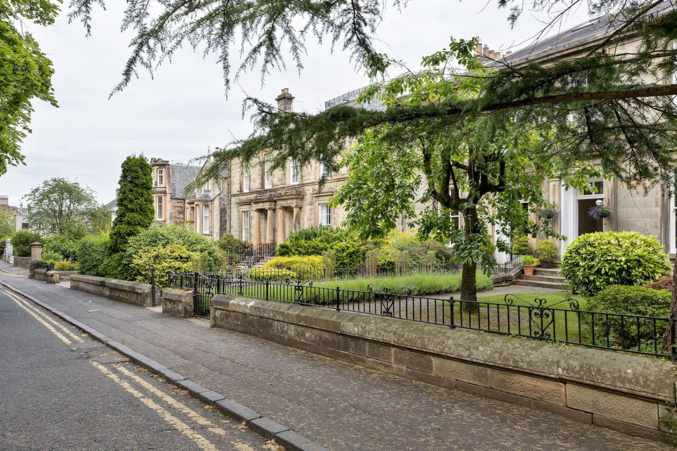 Stirling Retreat - Quirky Décor, Fireplace & Charm in 10 Pitt Terrace, Flat B, Stirling, FK82EZ - Property image 62 - VivreStays