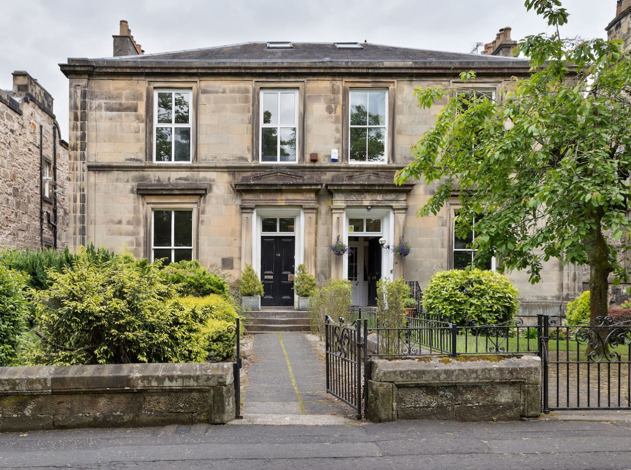 Stirling Retreat - Quirky Décor, Fireplace & Charm in 10 Pitt Terrace, Flat B, Stirling, FK82EZ - Property image 60 - VivreStays