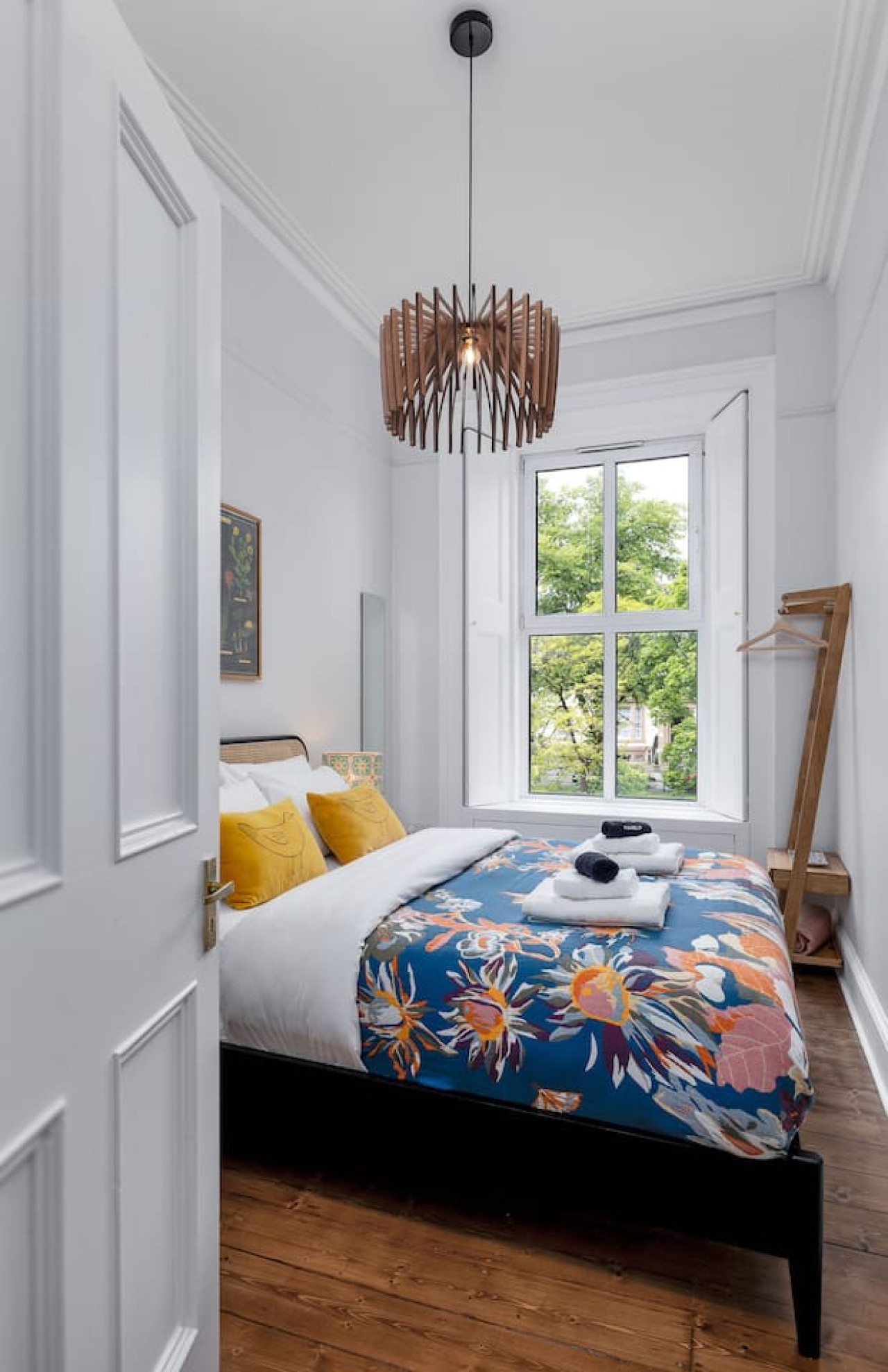 Stirling Retreat - Quirky Décor, Fireplace & Charm in 10 Pitt Terrace, Flat B, Stirling, FK82EZ - Property image 12 - VivreStays