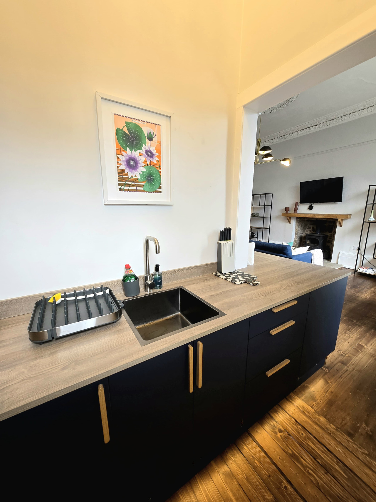 Stirling Retreat - Quirky Décor, Fireplace & Charm in 10 Pitt Terrace, Flat B, Stirling, FK82EZ - Property image 46 - VivreStays