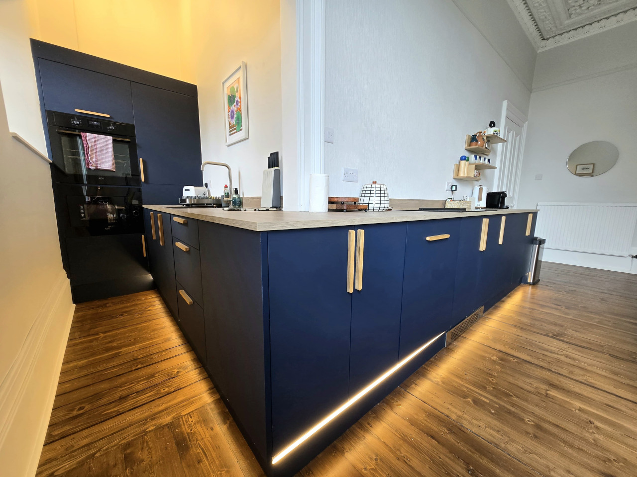 Stirling Retreat - Quirky Décor, Fireplace & Charm in 10 Pitt Terrace, Flat B, Stirling, FK82EZ - Property image 54 - VivreStays