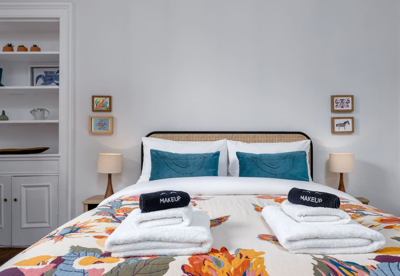 Stirling Retreat - Quirky Décor, Fireplace & Charm in 10 Pitt Terrace, Flat B, Stirling, FK82EZ - Property image 36 - VivreStays