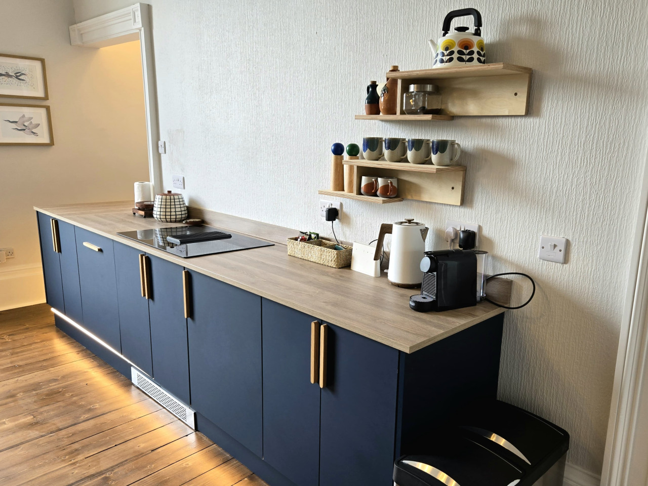 Stirling Retreat - Quirky Décor, Fireplace & Charm in 10 Pitt Terrace, Flat B, Stirling, FK82EZ - Property image 52 - VivreStays