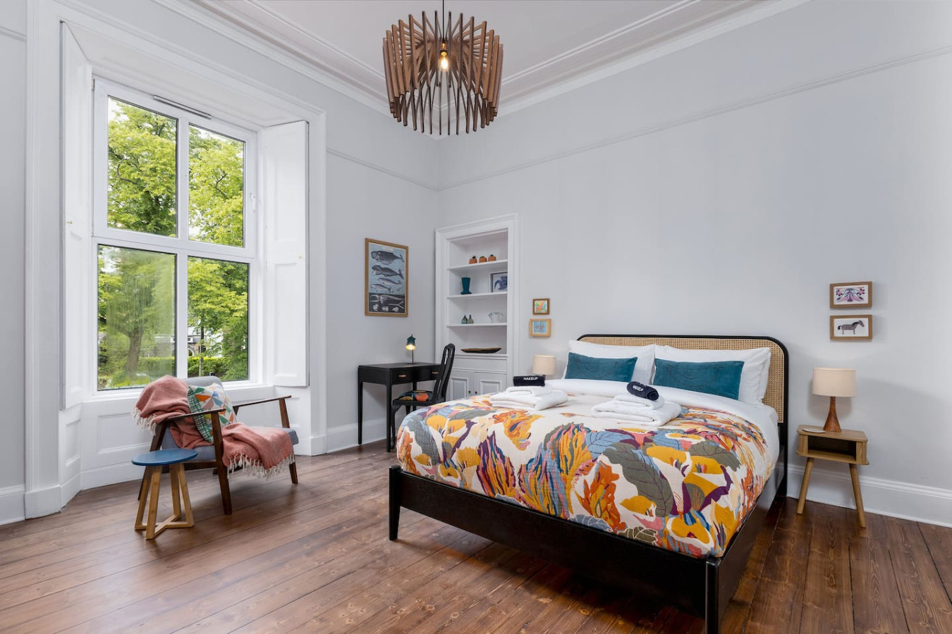 Stirling Retreat - Quirky Décor, Fireplace & Charm in 10 Pitt Terrace, Flat B, Stirling, FK82EZ - Property image 3 - VivreStays