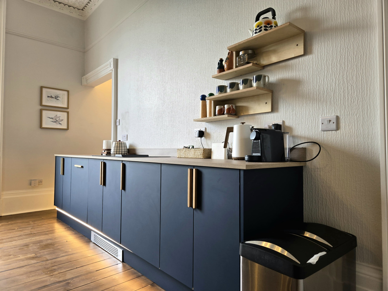Stirling Retreat - Quirky Décor, Fireplace & Charm in 10 Pitt Terrace, Flat B, Stirling, FK82EZ - Property image 51 - VivreStays
