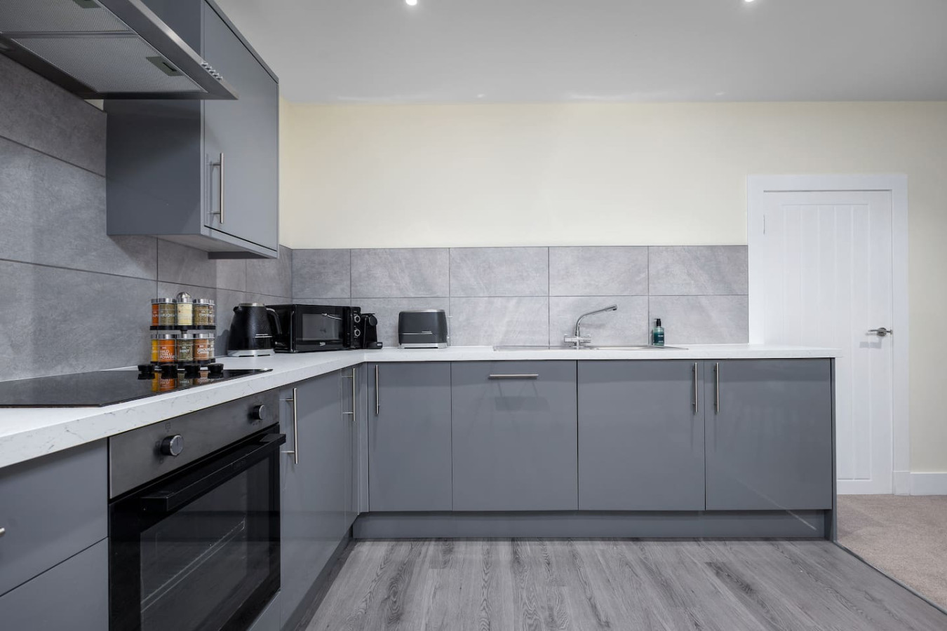 Stirling's Hidden & Tranquil Studio Apartment in 14F Upper Craigs, Stirling, FK8 2DG - Property image 17 - VivreStays