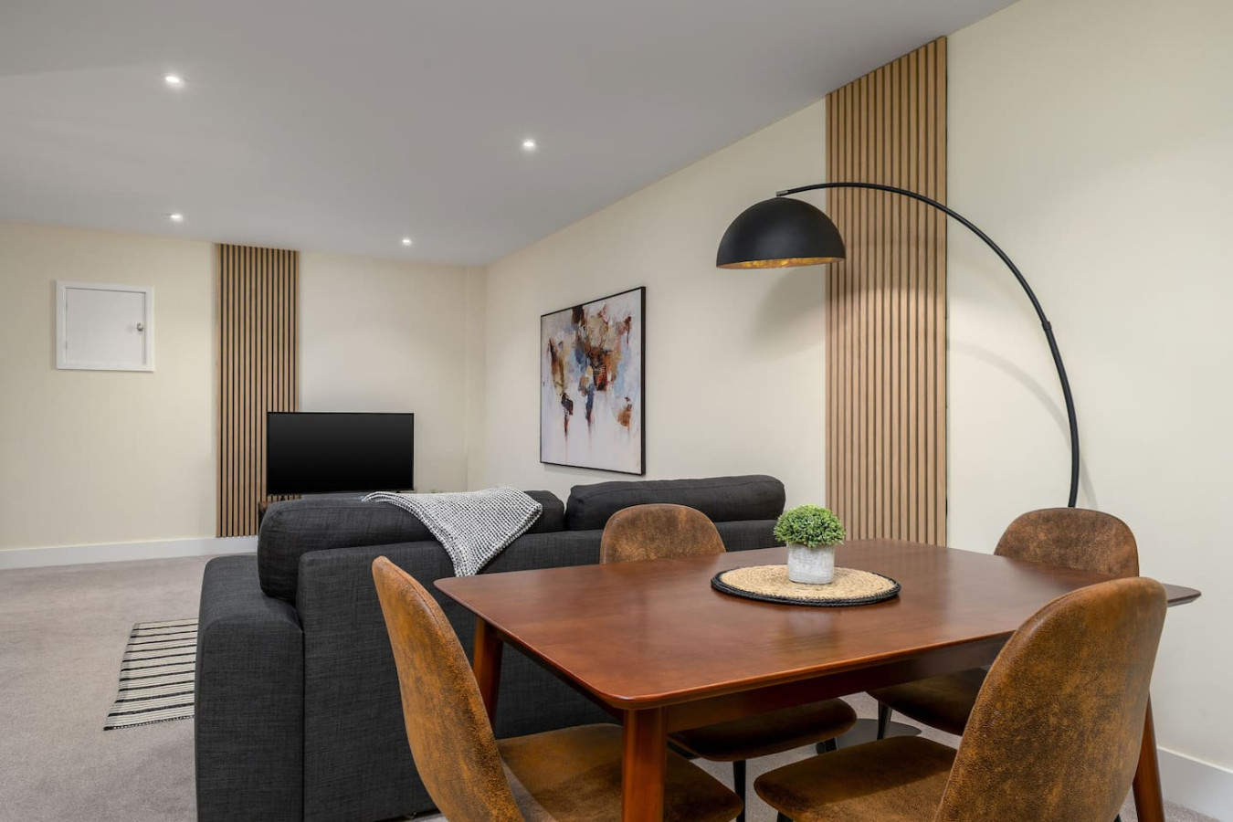 Stirling's Hidden & Tranquil Studio Apartment in 14F Upper Craigs, Stirling, FK8 2DG - Property image 6 - VivreStays