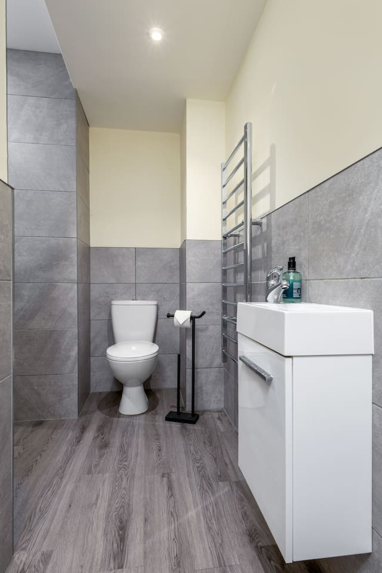 Stirling's Hidden & Tranquil Studio Apartment in 14F Upper Craigs, Stirling, FK8 2DG - Property image 20 - VivreStays