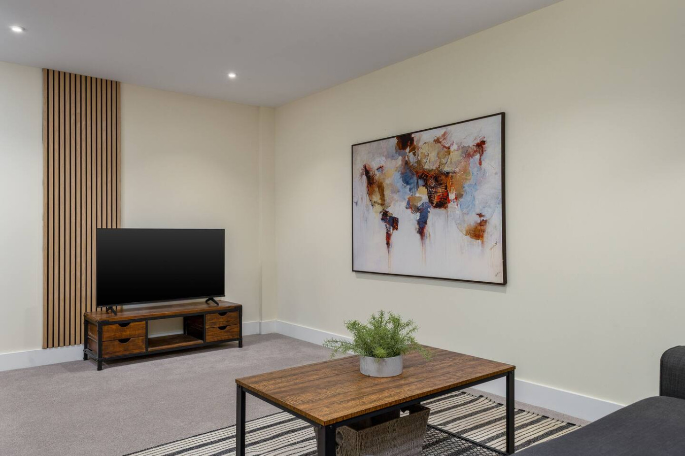 Stirling's Hidden & Tranquil Studio Apartment in 14F Upper Craigs, Stirling, FK8 2DG - Property image 8 - VivreStays