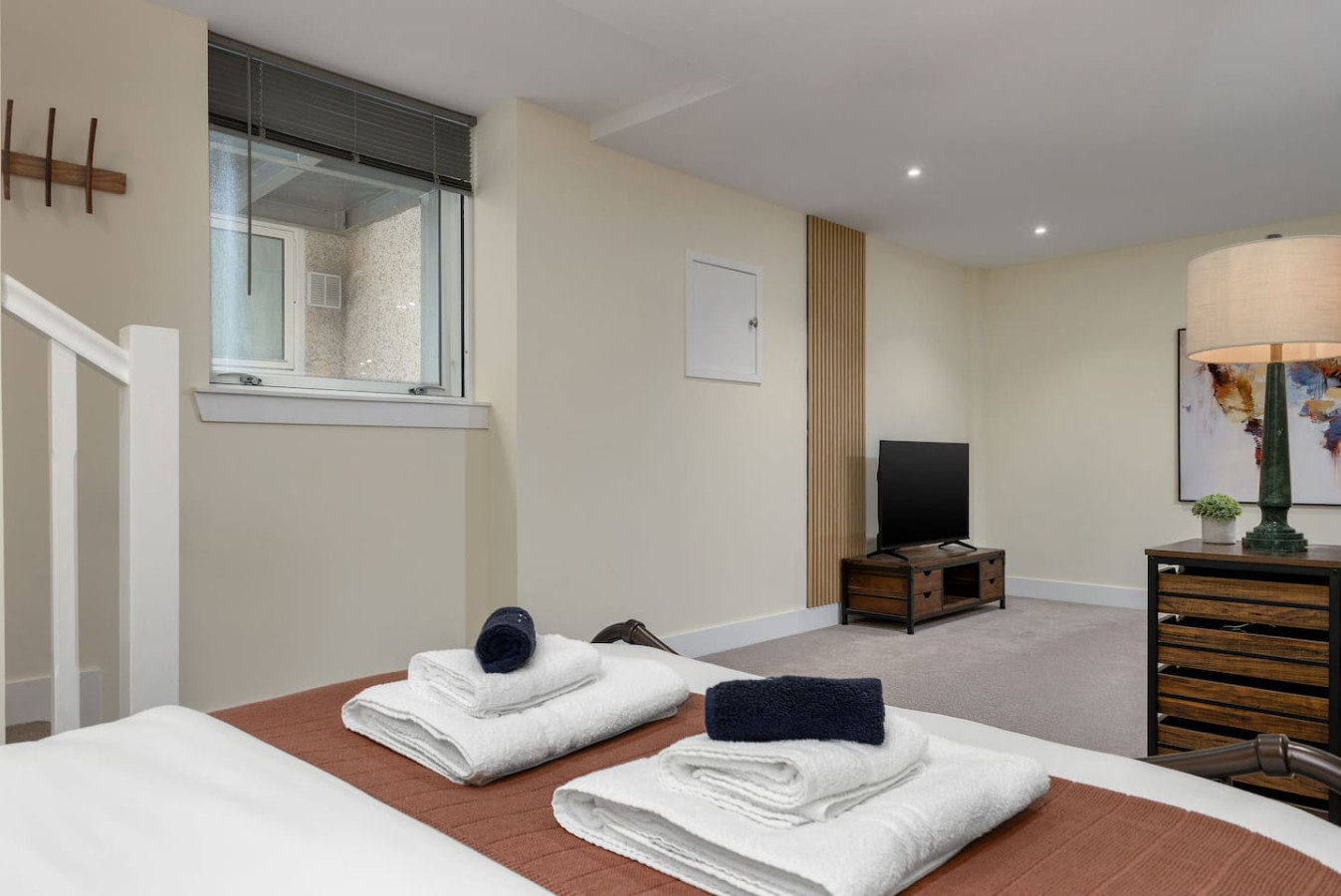 Stirling's Hidden & Tranquil Studio Apartment in 14F Upper Craigs, Stirling, FK8 2DG - Property image 15 - VivreStays