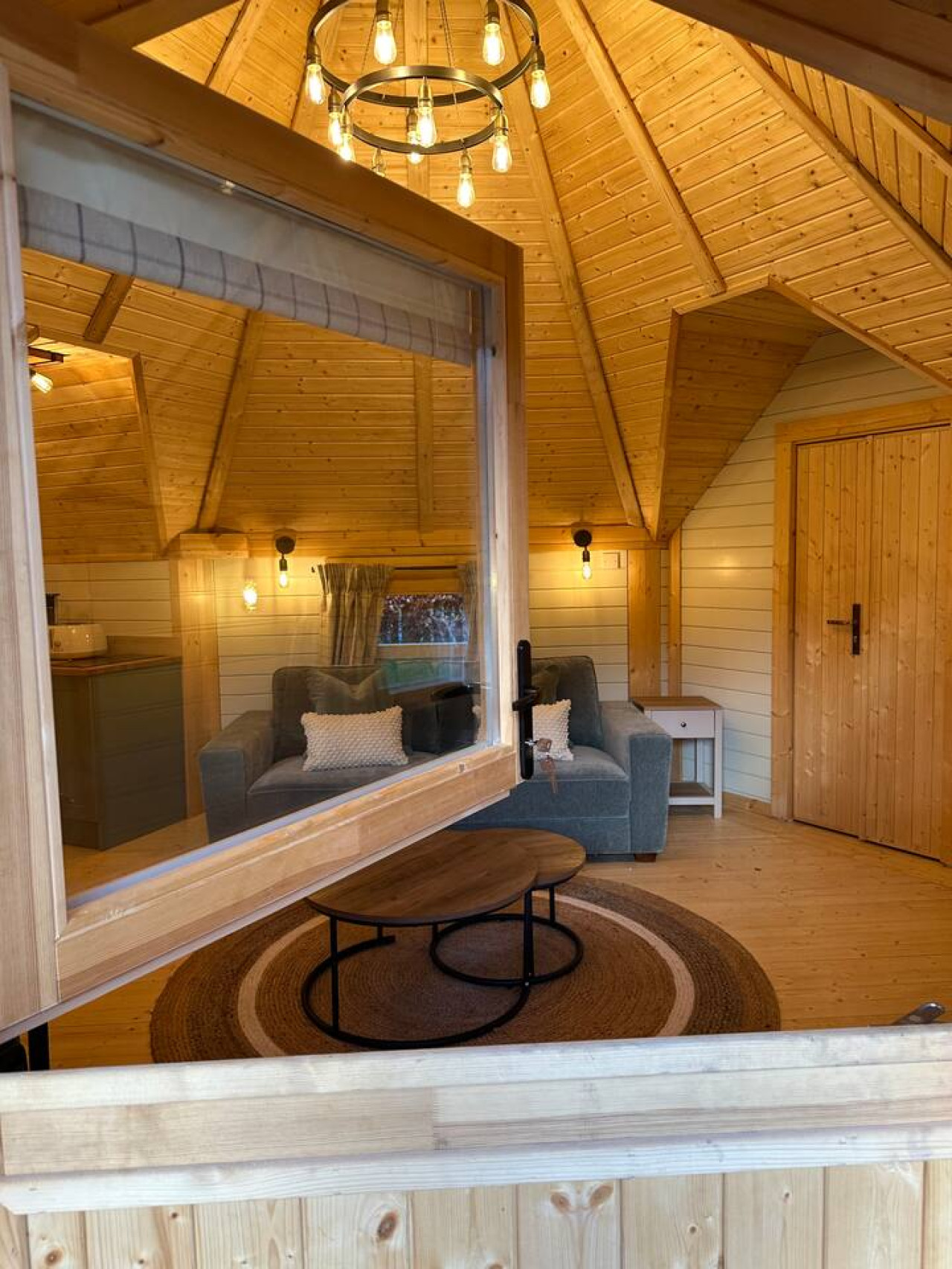 Hatton Lodge Annex - Hot Tub & Garden in Lower Hatton Hatton Grange - Property image 12 - VivreStays