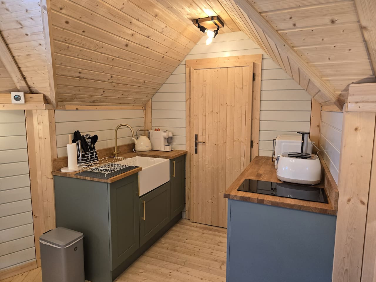 Hatton Lodge Annex - Hot Tub & Garden in Lower Hatton Hatton Grange - Property image 37 - VivreStays