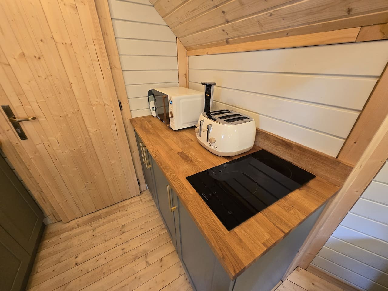Hatton Lodge Annex - Hot Tub & Garden in Lower Hatton Hatton Grange - Property image 34 - VivreStays