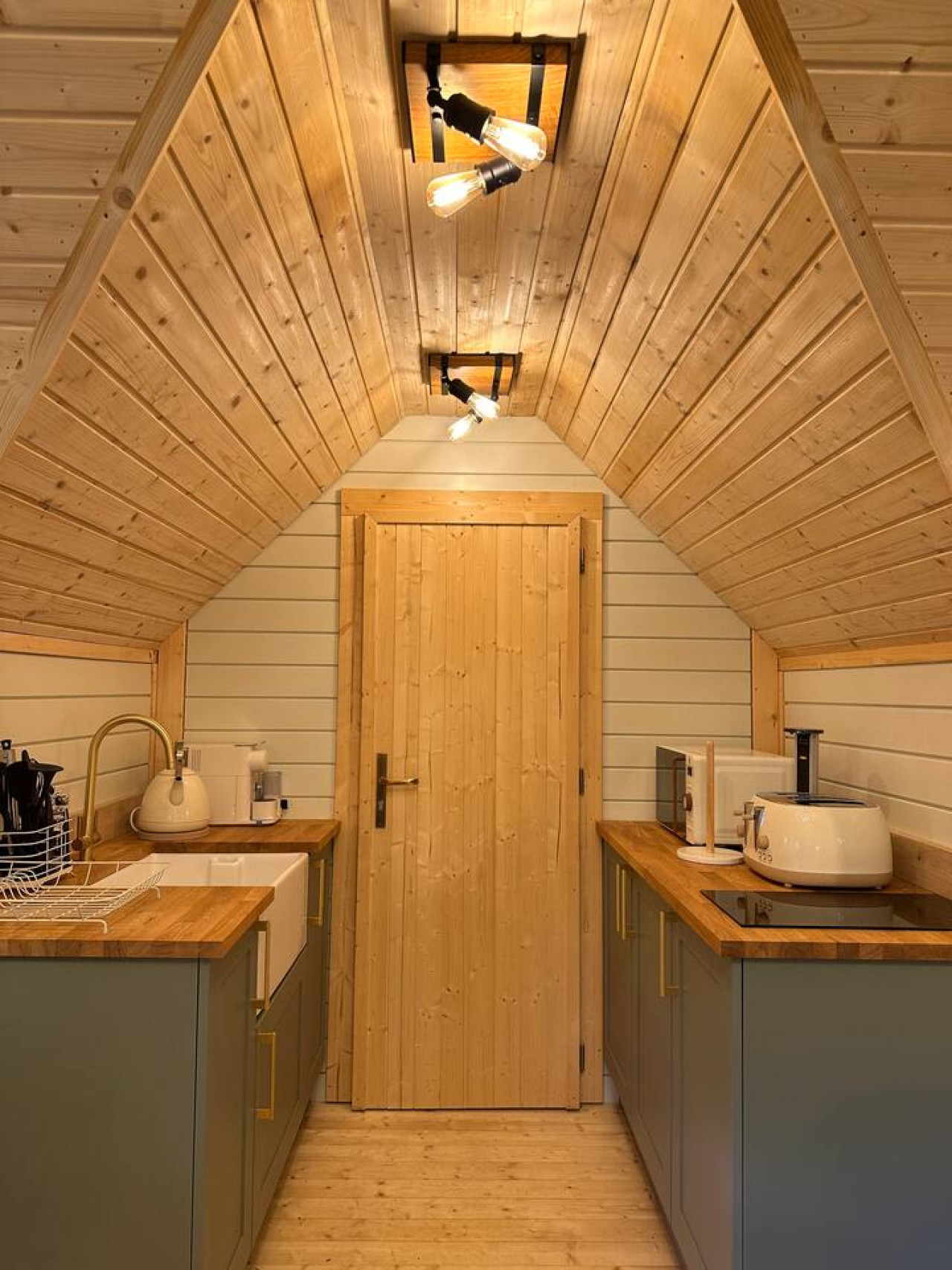 Hatton Lodge Annex - Hot Tub & Garden in Lower Hatton Hatton Grange - Property image 5 - VivreStays