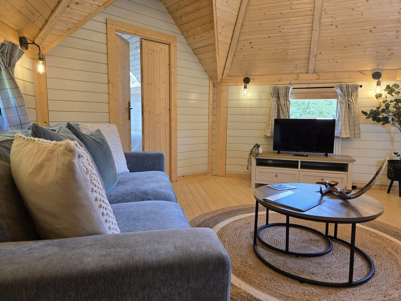 Hatton Lodge Annex - Hot Tub & Garden in Lower Hatton Hatton Grange - Property image 16 - VivreStays