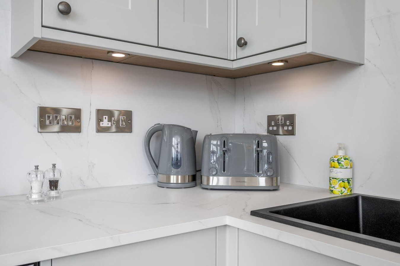 The Stirling Penthouse - Free Parking in 71 Chandlers Court, Stirling, FK81NR - Property image 16 - VivreStays