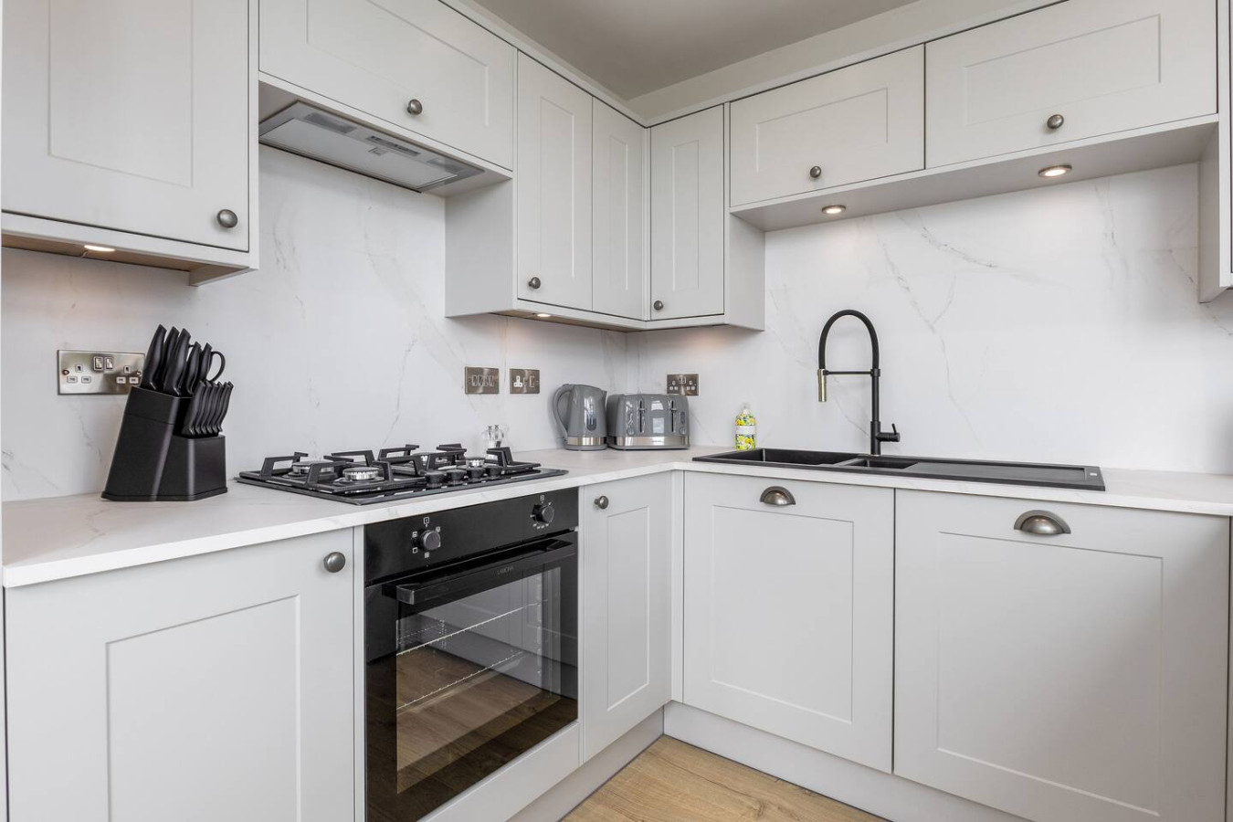 The Stirling Penthouse - Free Parking in 71 Chandlers Court, Stirling, FK81NR - Property image 15 - VivreStays