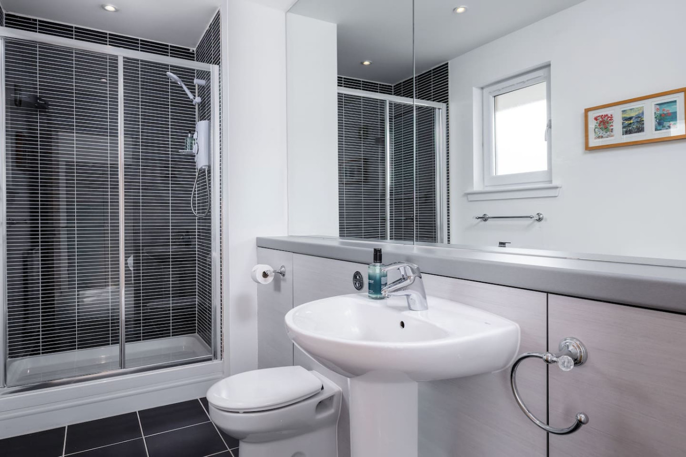 The Stirling Penthouse - Free Parking in 71 Chandlers Court, Stirling, FK81NR - Property image 4 - VivreStays