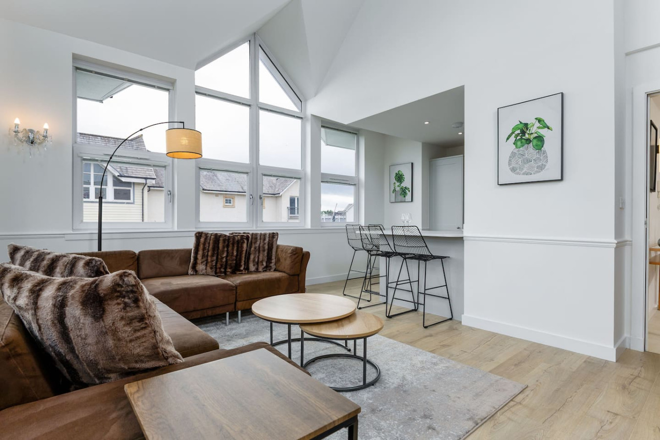 The Stirling Penthouse - Free Parking in 71 Chandlers Court, Stirling, FK81NR - Property image 2 - VivreStays