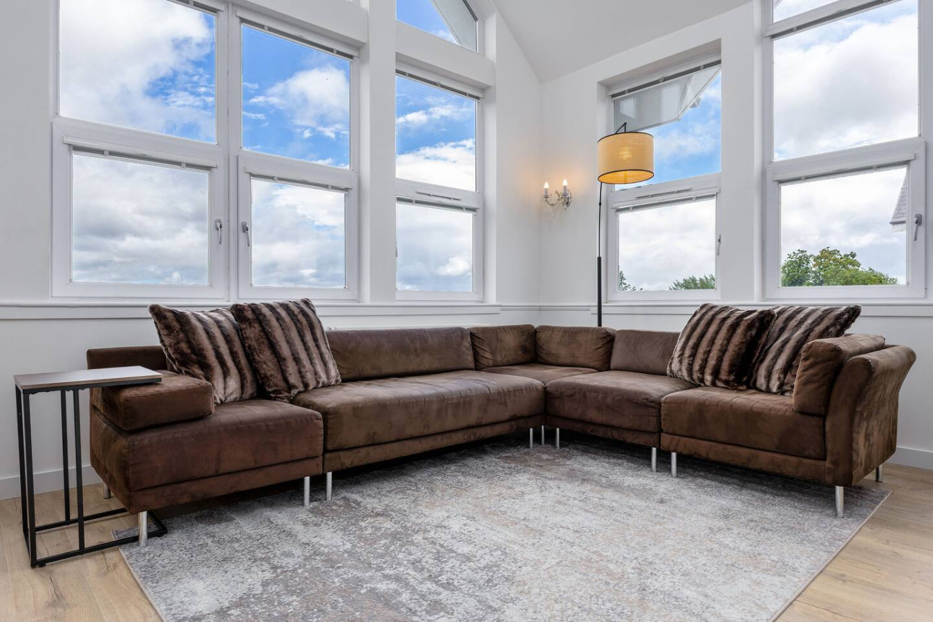 The Stirling Penthouse - Free Parking in 71 Chandlers Court, Stirling, FK81NR - Property image 7 - VivreStays