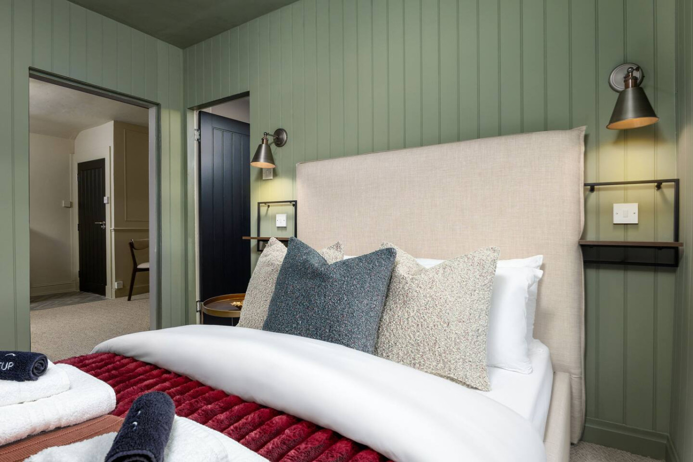 The Braveheart Suite by The Wallace Monument in 9A Causewayhead Road, Stirling, FK95EG - Property image 11 - VivreStays