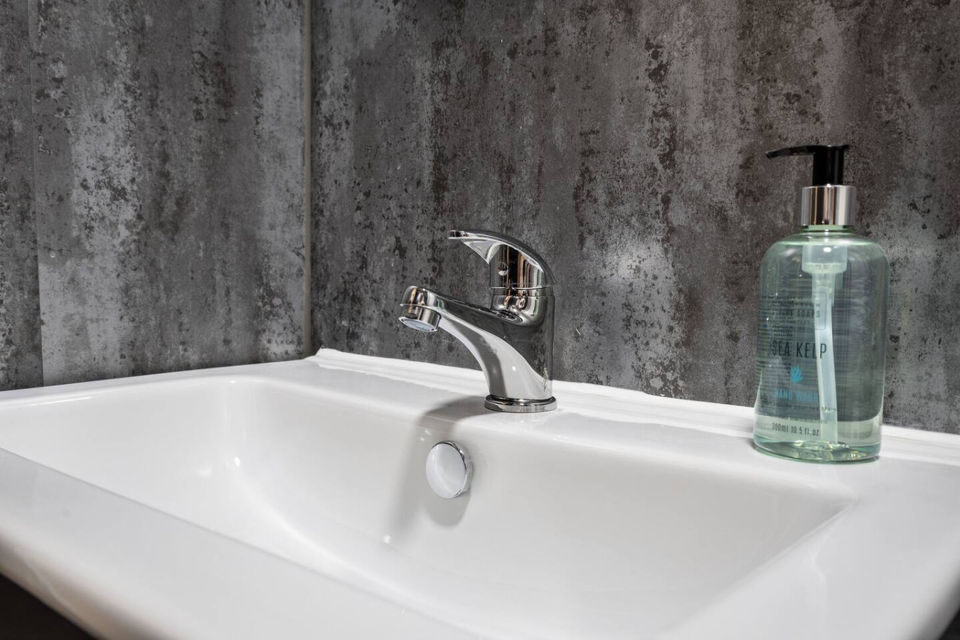 The Braveheart Suite by The Wallace Monument in 9A Causewayhead Road, Stirling, FK95EG - Property image 18 - VivreStays