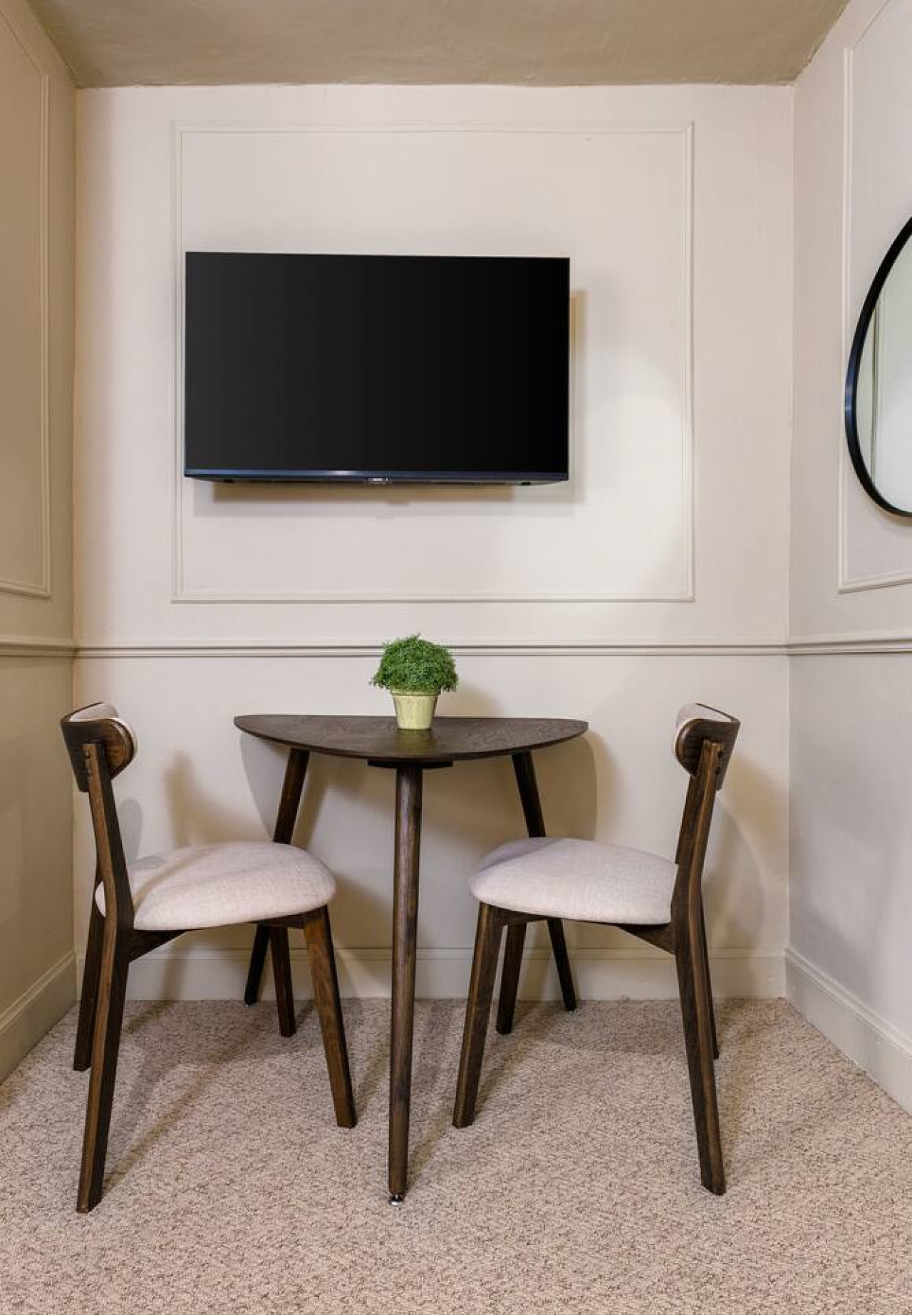 The Braveheart Suite by The Wallace Monument in 9A Causewayhead Road, Stirling, FK95EG - Property image 6 - VivreStays