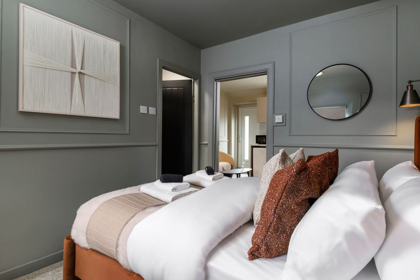 Caledonia Suite by The Wallace Monument in 9A Causewayhead Road, Stirling, FK95EG - Property image 11 - VivreStays
