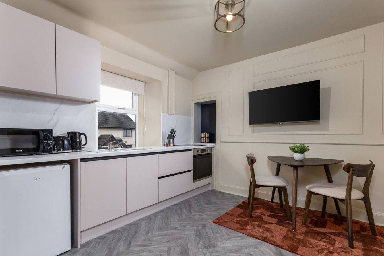 Caledonia Suite by The Wallace Monument in 9A Causewayhead Road, Stirling, FK95EG - Property image 4 - VivreStays