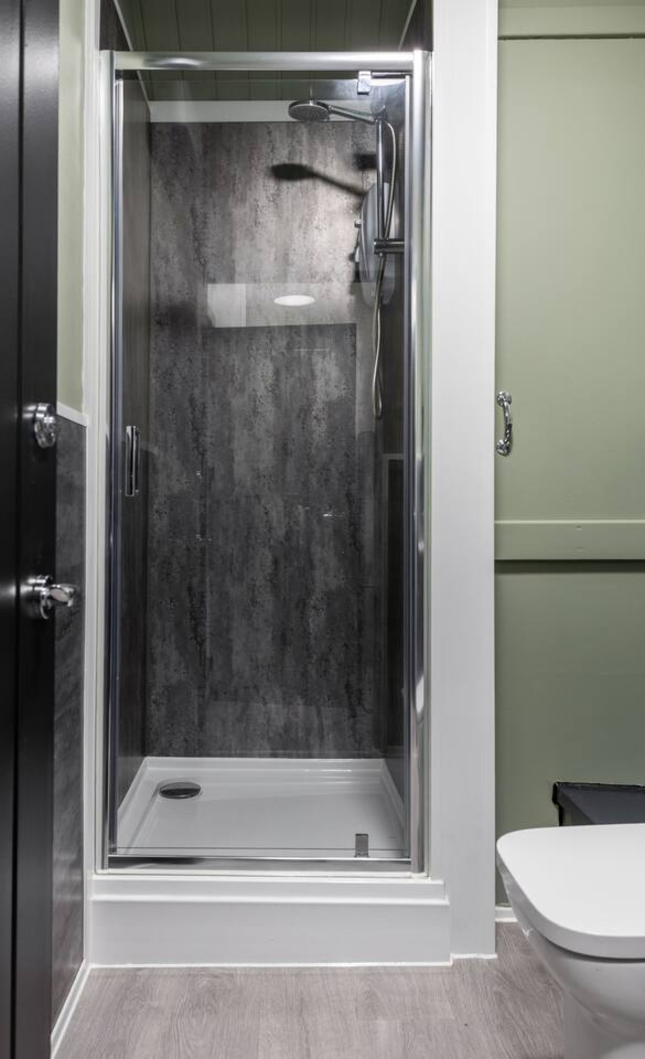 Caledonia Suite by The Wallace Monument in 9A Causewayhead Road, Stirling, FK95EG - Property image 16 - VivreStays