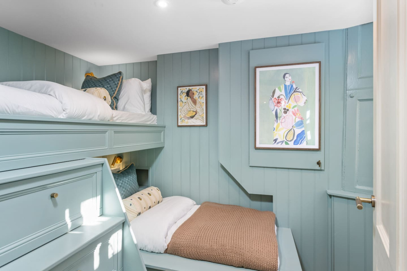 The Kings Park Luxury Residence in 2A Drummond Place, FK82JD - Property image 45 - VivreStays