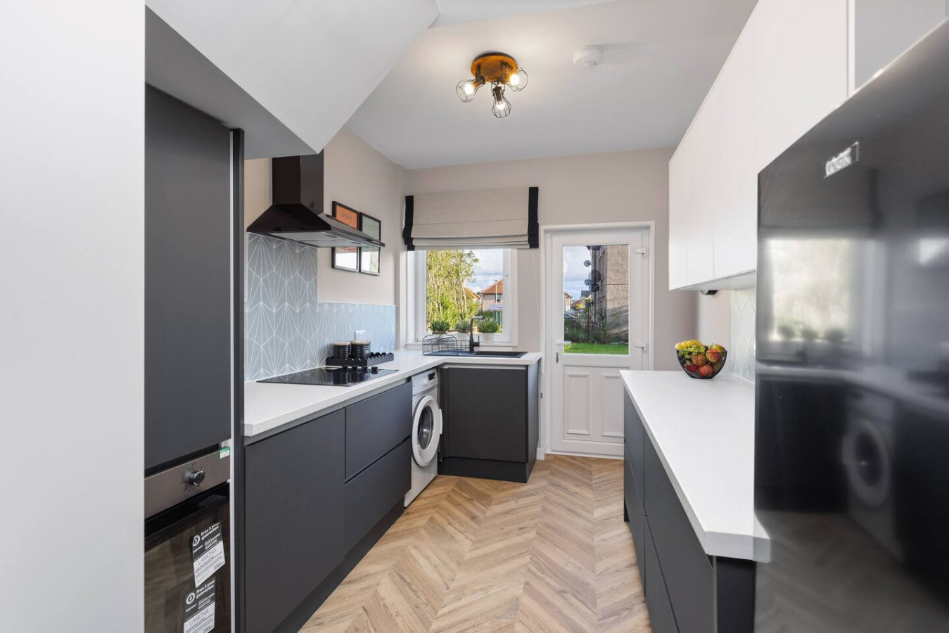 Paradykes House - Free Parking & Garden in 21 Paradykes Avenue, EH20 9LB - Property image 20 - VivreStays