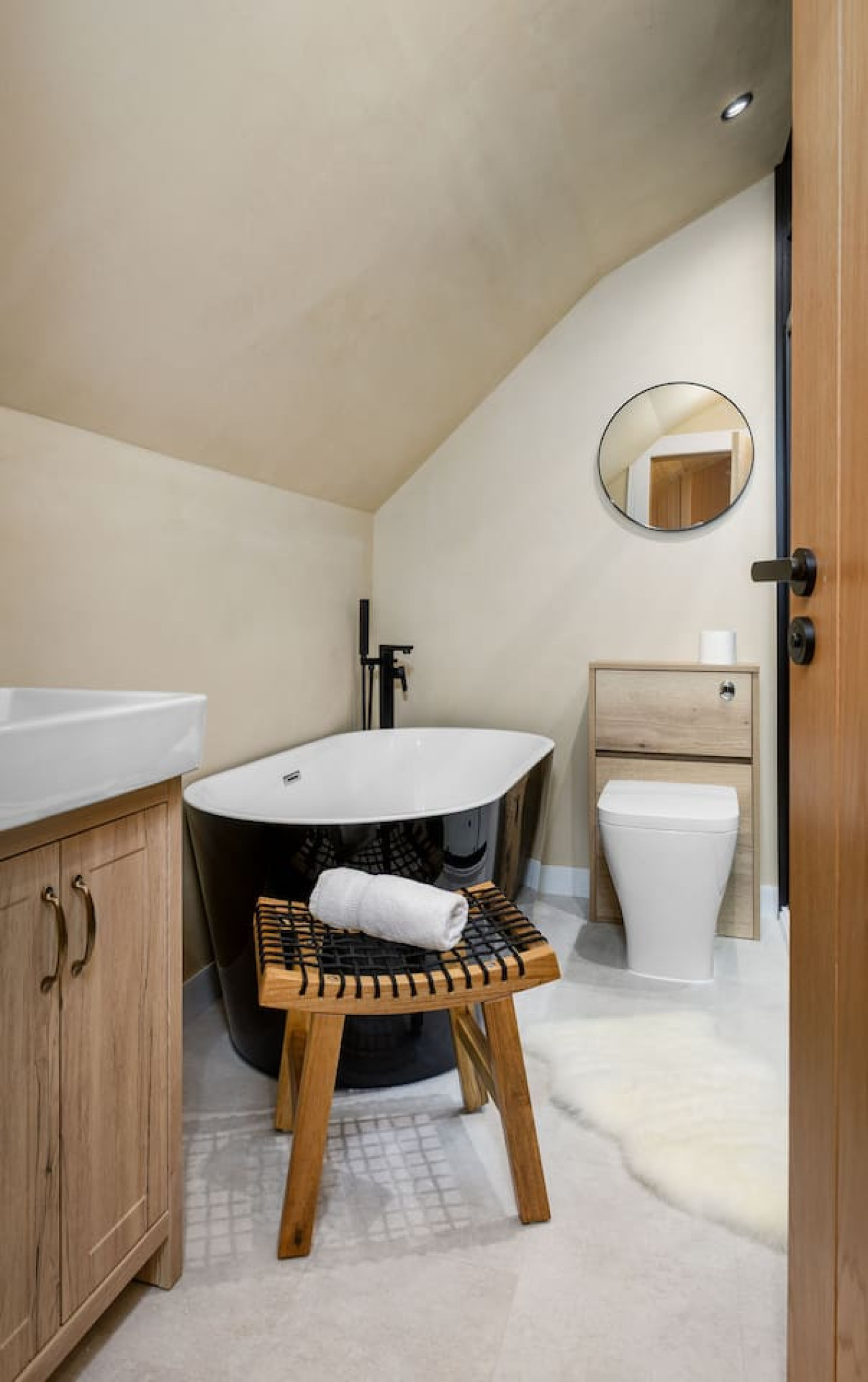 Stirling Tranquility: Scottish-Scandi Hideaway in 81B Port Street, FK82ER - Property image 5 - VivreStays