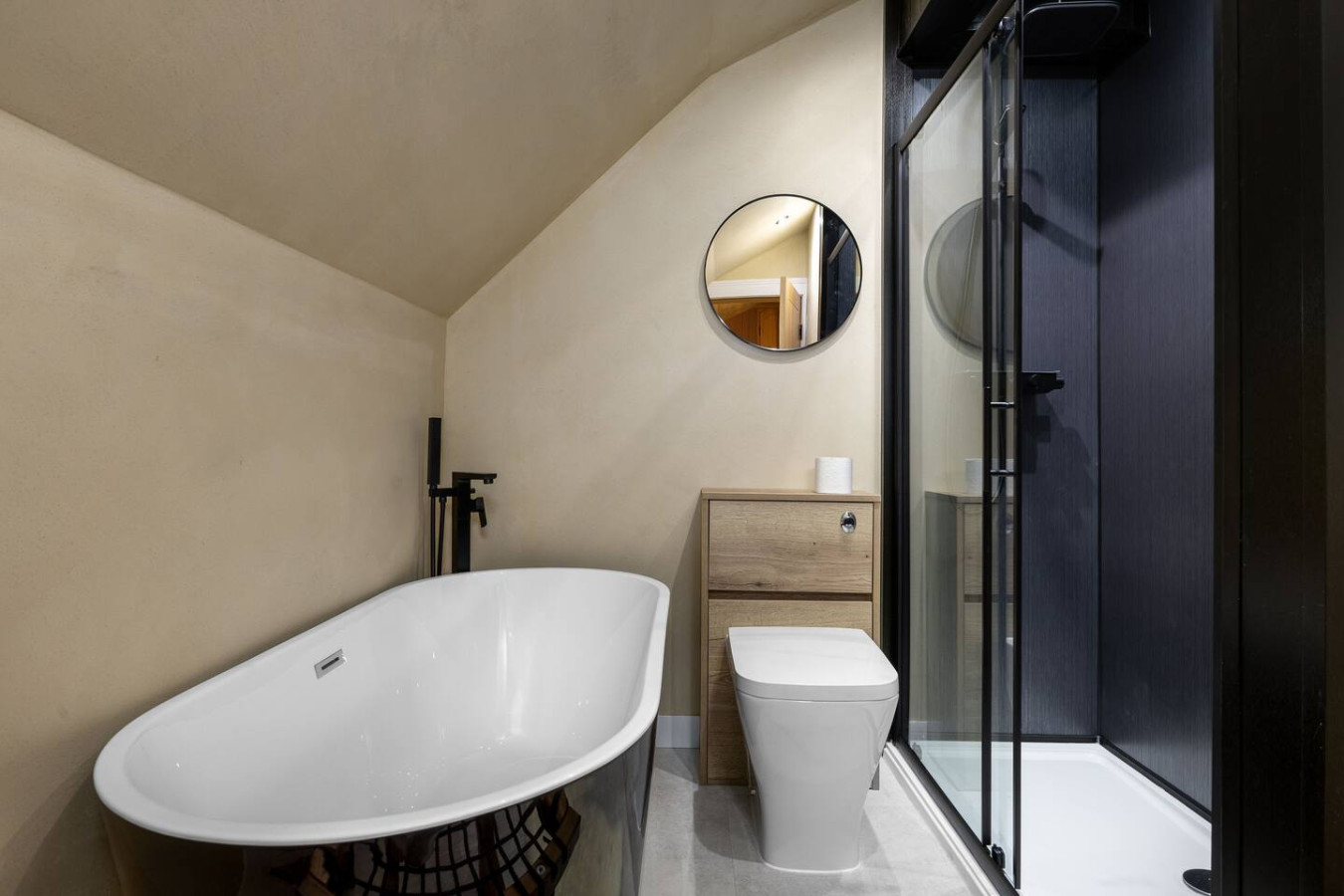 Stirling Tranquility: Scottish-Scandi Hideaway in 81B Port Street, FK82ER - Property image 4 - VivreStays