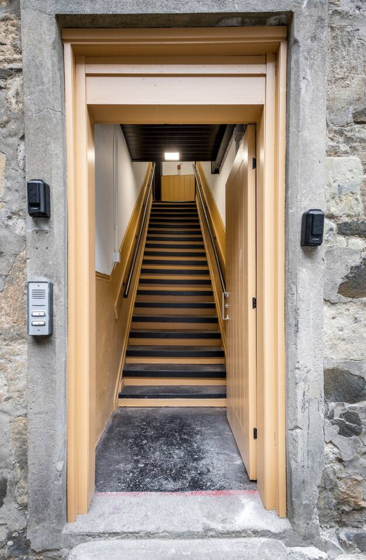 Stirling Tranquility: Scottish-Scandi Hideaway in 81B Port Street, FK82ER - Property image 25 - VivreStays