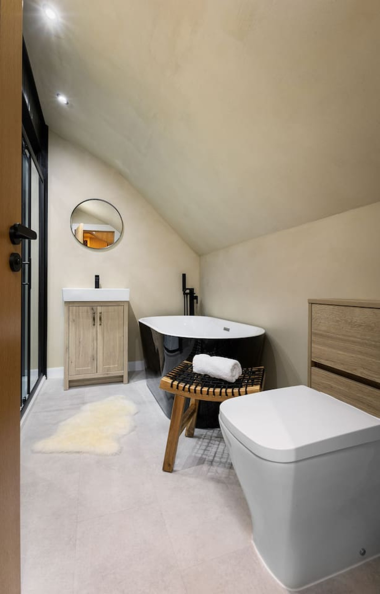 Highland Retreat: Modern Scottish-Scandi Hideaway in 81A Port Street, FK82ER - Property image 7 - VivreStays