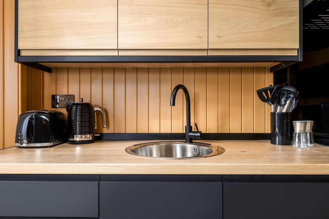 Highland Retreat: Modern Scottish-Scandi Hideaway in 81A Port Street, FK82ER - Property image 13 - VivreStays