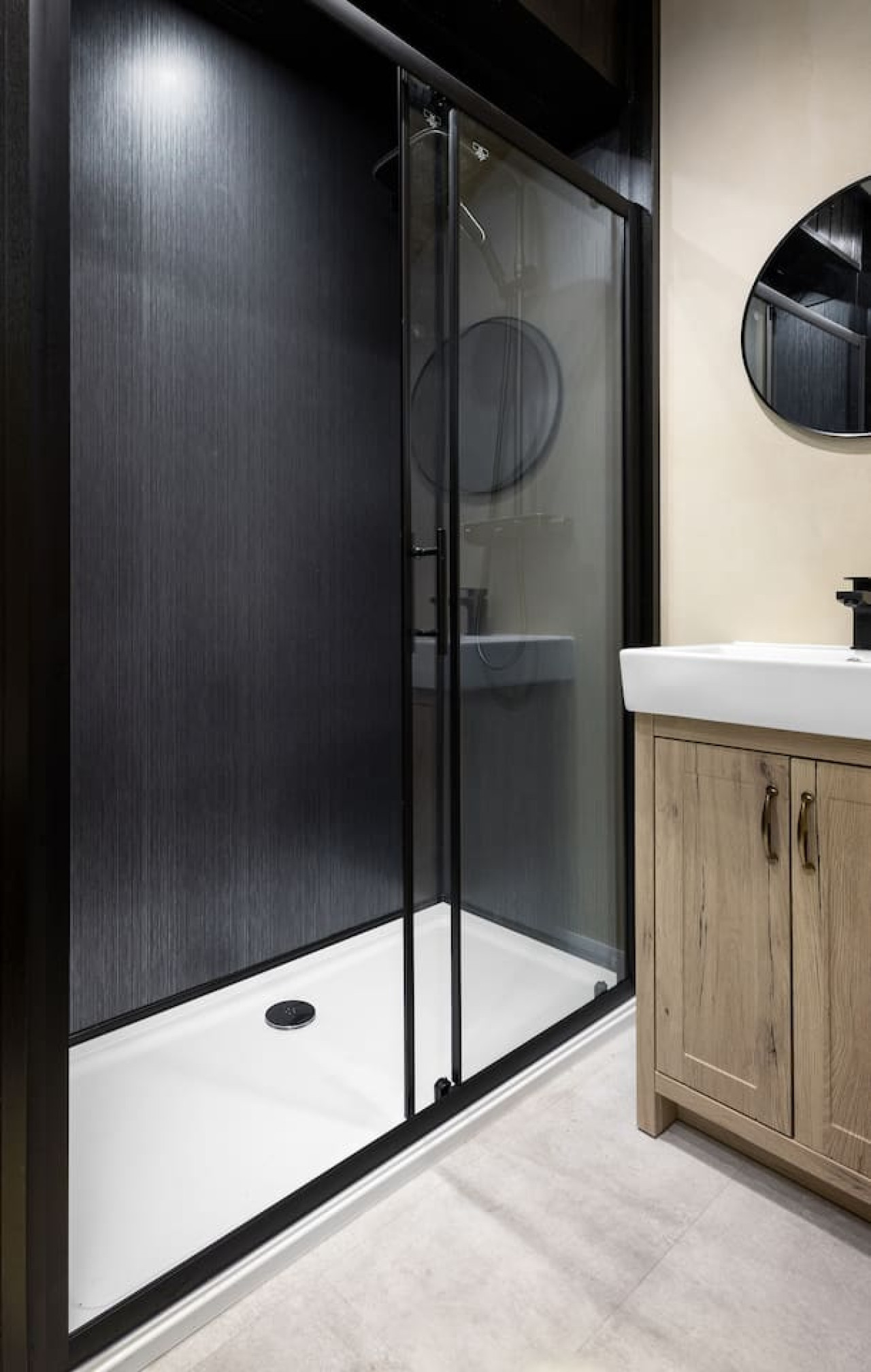 Highland Retreat: Modern Scottish-Scandi Hideaway in 81A Port Street, FK82ER - Property image 5 - VivreStays