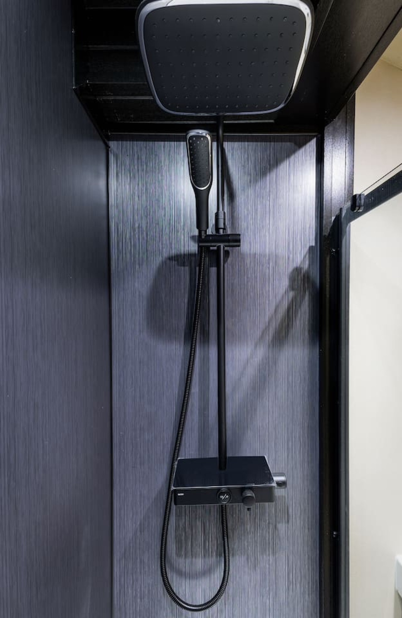Highland Retreat: Modern Scottish-Scandi Hideaway in 81A Port Street, FK82ER - Property image 6 - VivreStays