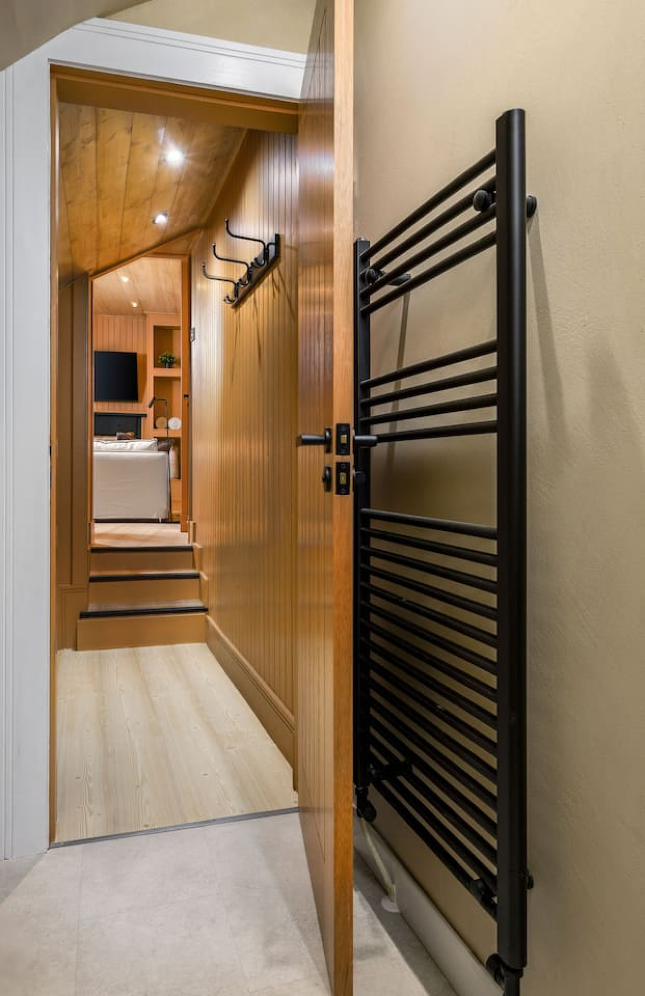 Highland Retreat: Modern Scottish-Scandi Hideaway in 81A Port Street, FK82ER - Property image 15 - VivreStays