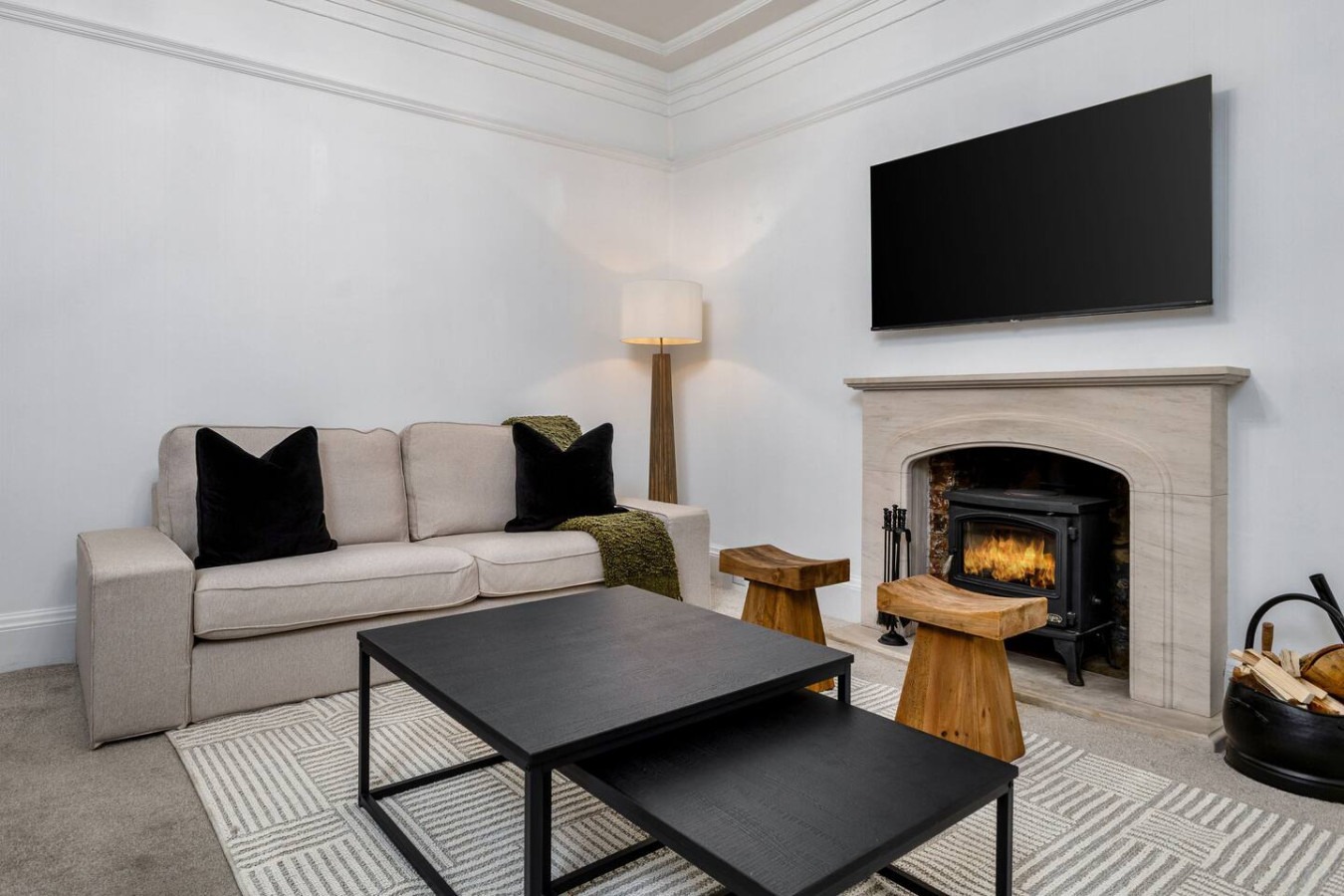 Stirling Edwardian House: Fireplace/Garden/Parking in 10 Drip Road FK81RA - Property image 6 - VivreStays