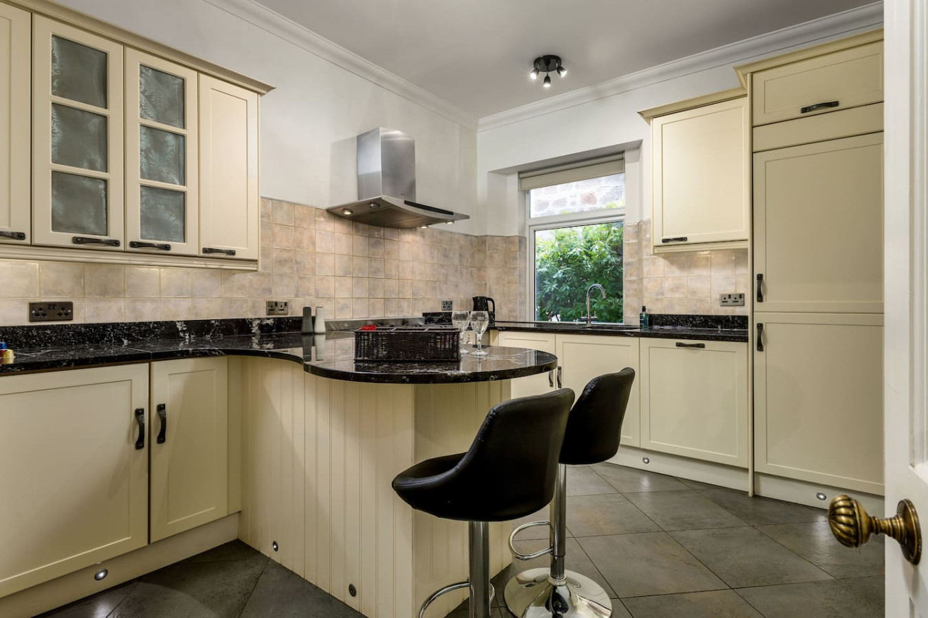 Stirling Edwardian House: Fireplace/Garden/Parking in 10 Drip Road FK81RA - Property image 18 - VivreStays