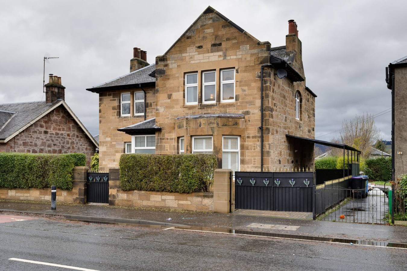 Stirling Edwardian House: Fireplace/Garden/Parking serviced apartment - UK - VivreStays