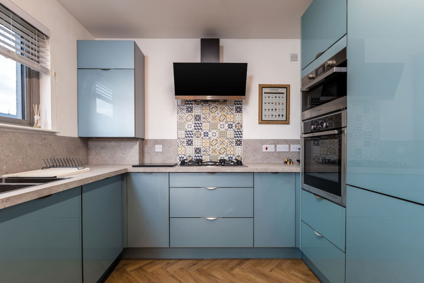 Modern 2-Bed Stirling House | Driveway Parking in 96 Raploch Road, FK81RS - Property image 3 - VivreStays