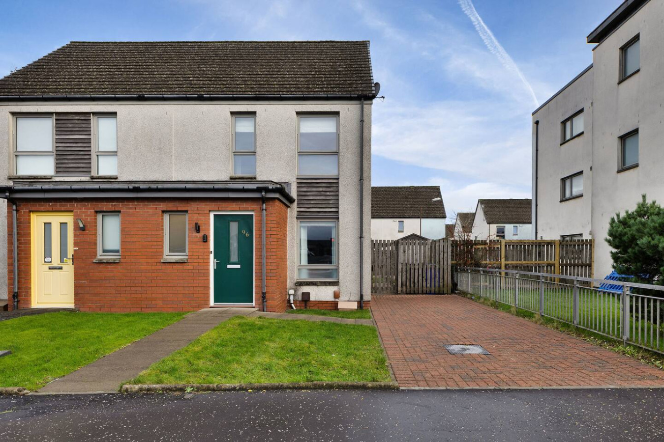 Modern 2-Bed Stirling House | Driveway Parking in 96 Raploch Road, FK81RS - Property image 42 - VivreStays