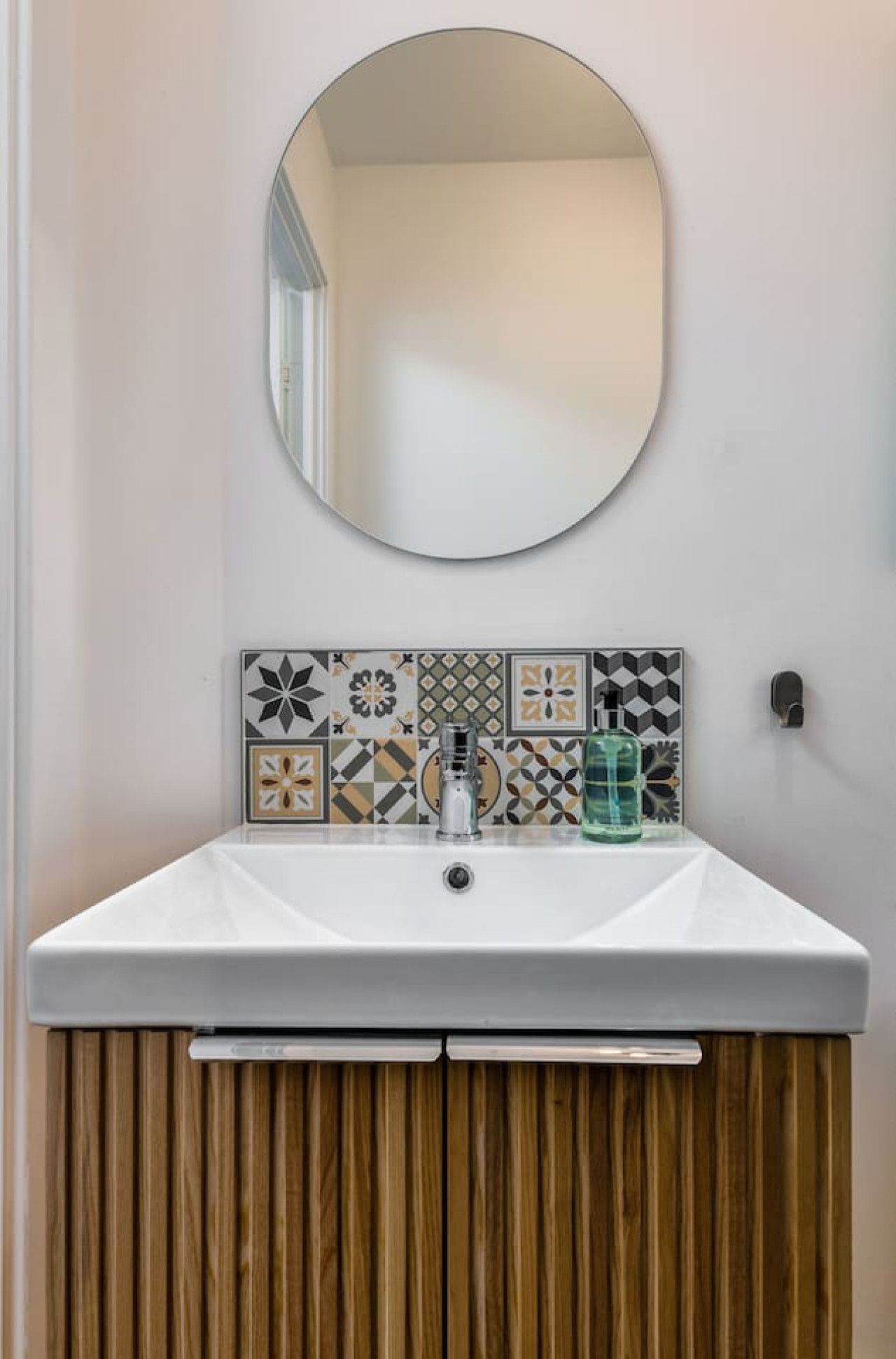 Modern 2-Bed Stirling House | Driveway Parking in 96 Raploch Road, FK81RS - Property image 37 - VivreStays