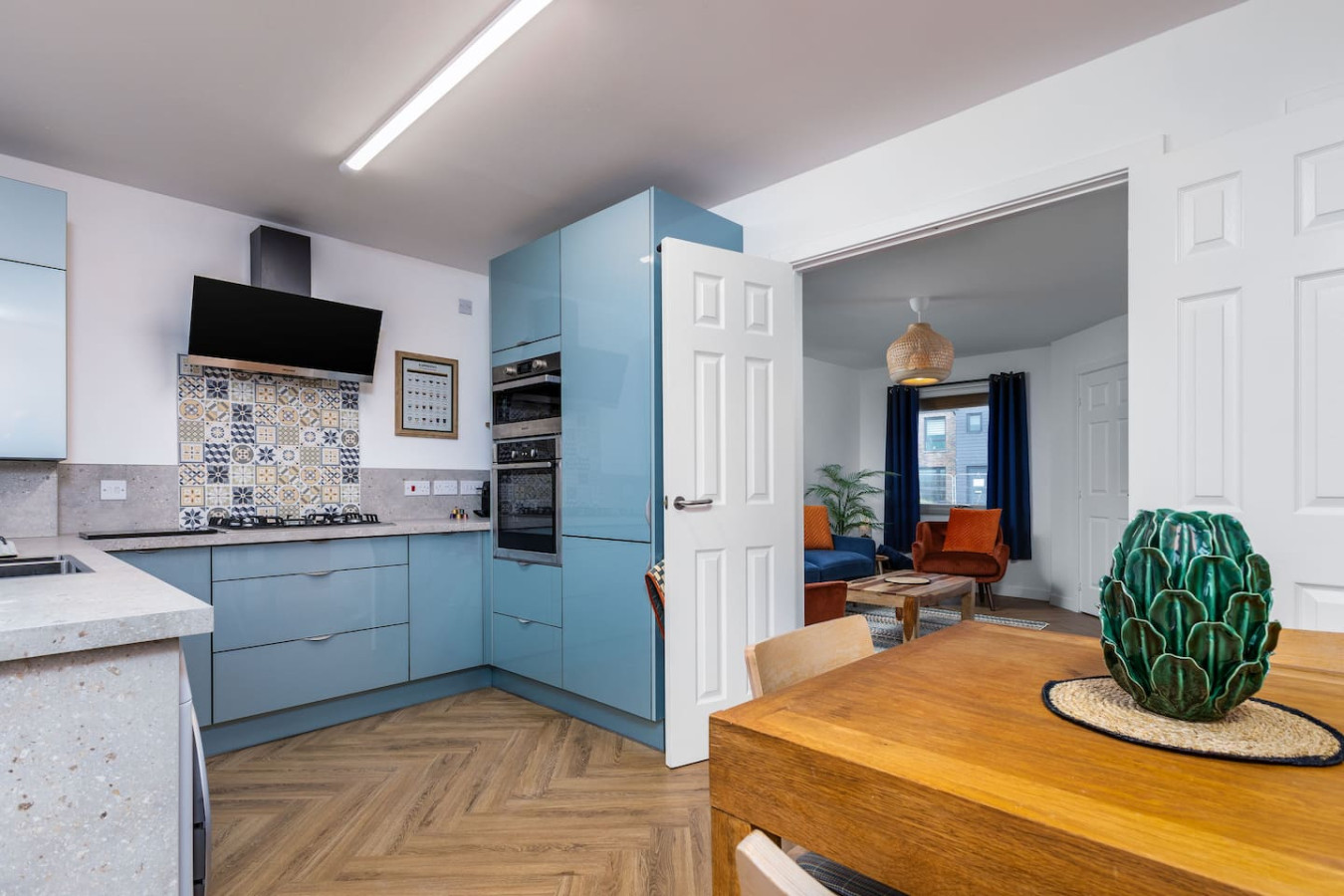 Modern 2-Bed Stirling House | Driveway Parking in 96 Raploch Road, FK81RS - Property image 11 - VivreStays