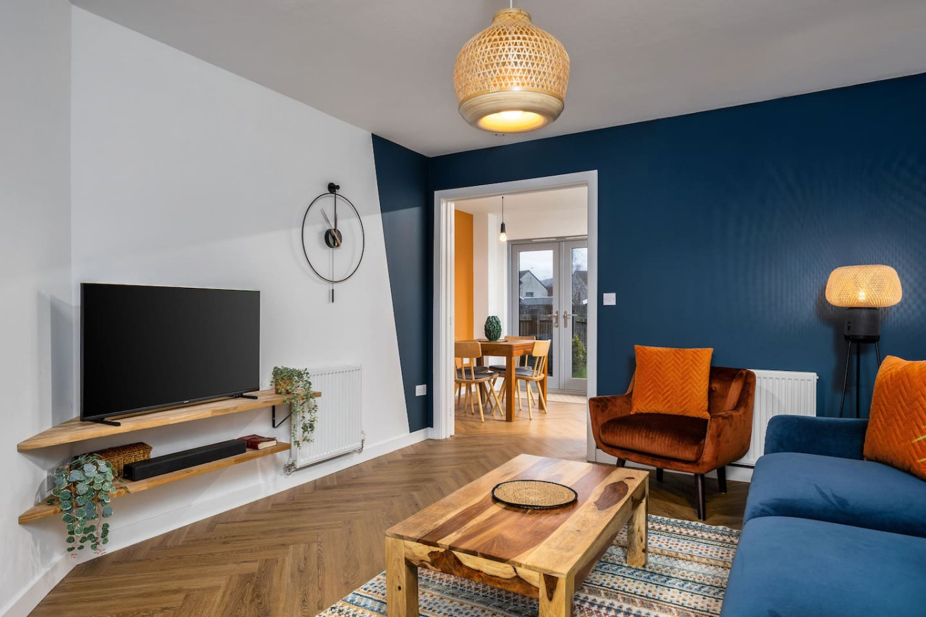 Modern 2-Bed Stirling House | Driveway Parking serviced apartment - UK - VivreStays