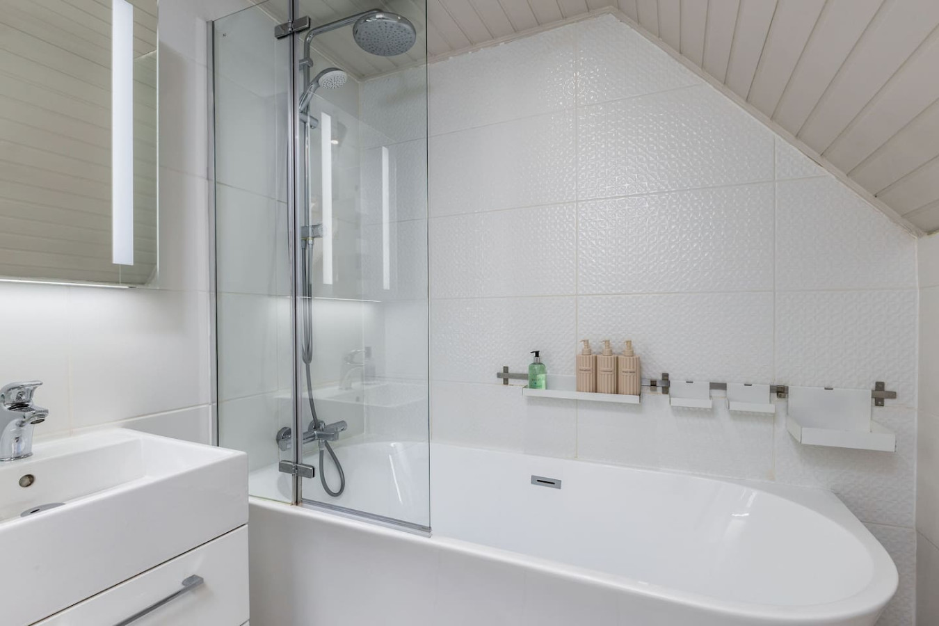 Pear Tree Cottage - Wood Burner | Free Parking in Pear Tree Cottage, Ramoyle, Dunblane, FK15 0BB - Property image 7 - VivreStays