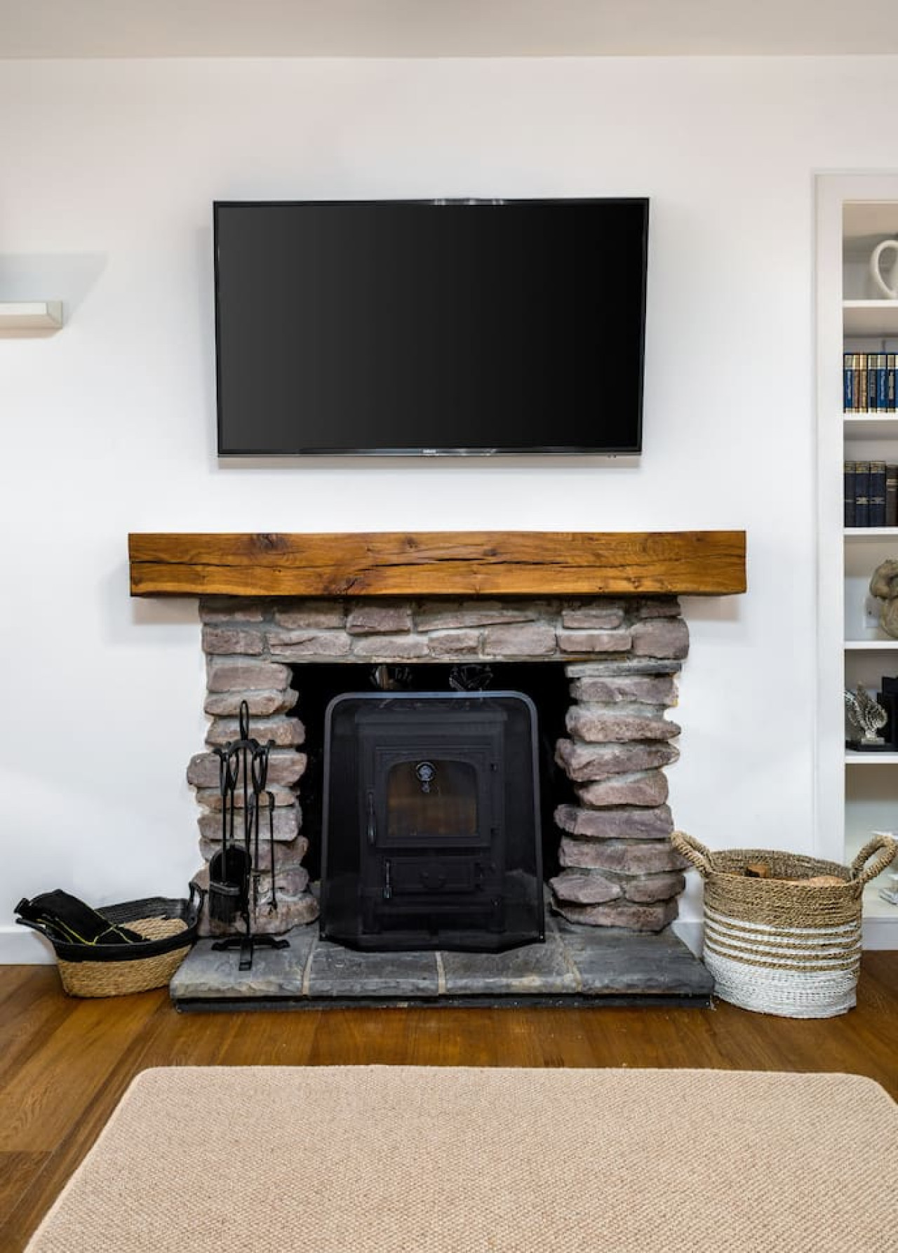 Pear Tree Cottage - Wood Burner | Free Parking in Pear Tree Cottage, Ramoyle, Dunblane, FK15 0BB - Property image 9 - VivreStays